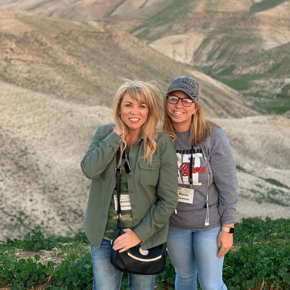 Meet the Posher - Picture 3 of 8